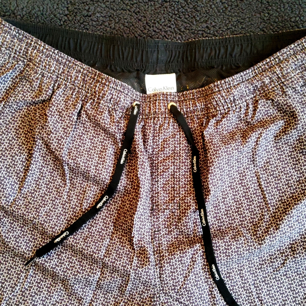 CALVIN KLEIN MENS GEOMETRIC SWIM TRUNKS SIZE XL
